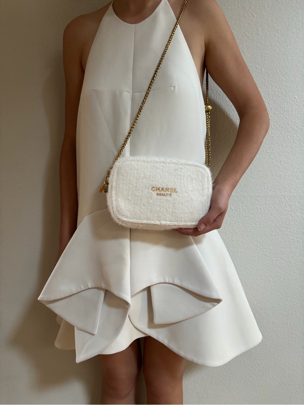 Chanel CC White Tweed Crossbody Bag purse with old Gold adjustable Chain
